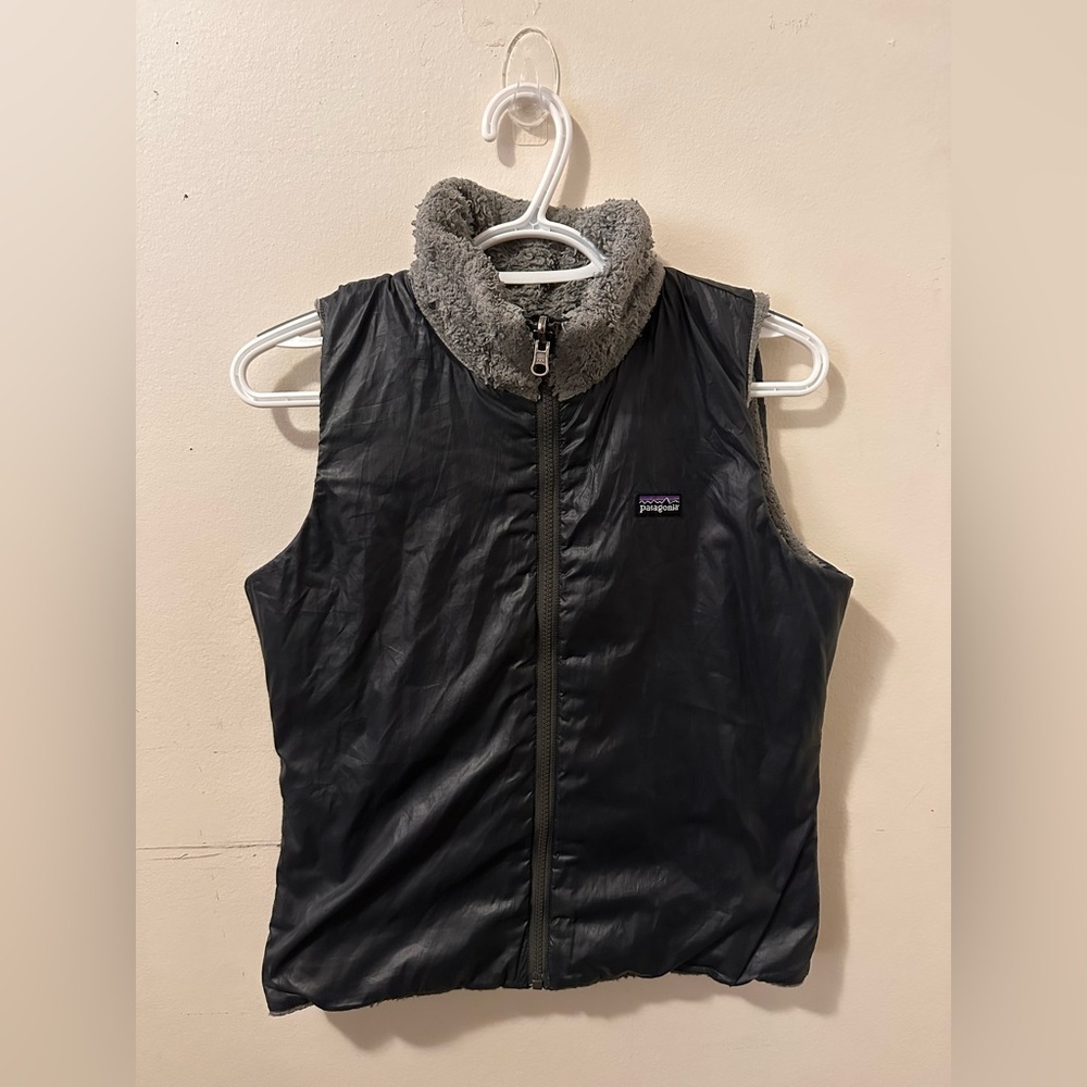 Patagonia Women's Los Gatos Reversible Vest.